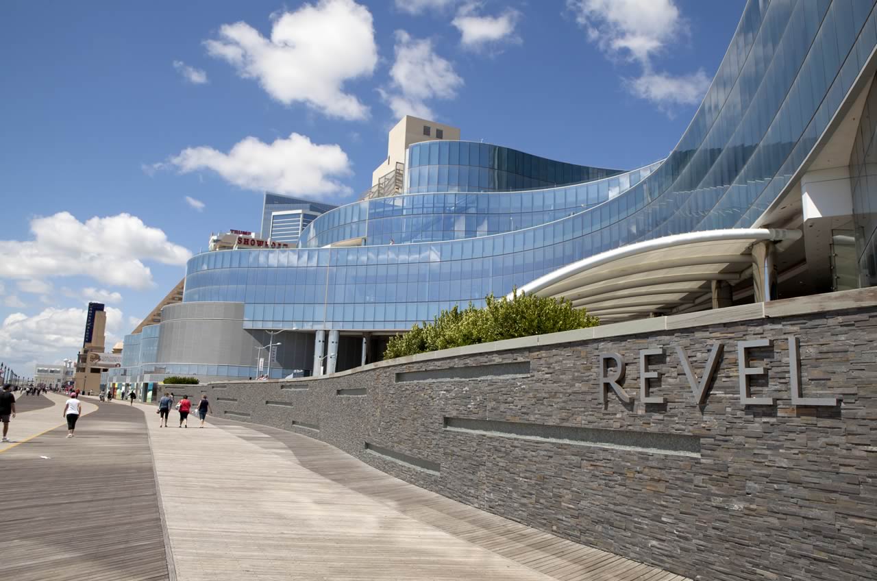 Norstone Charcoal Rock Panels used along the curved promenade wall along the boardwalk at a casino in Atlantic City